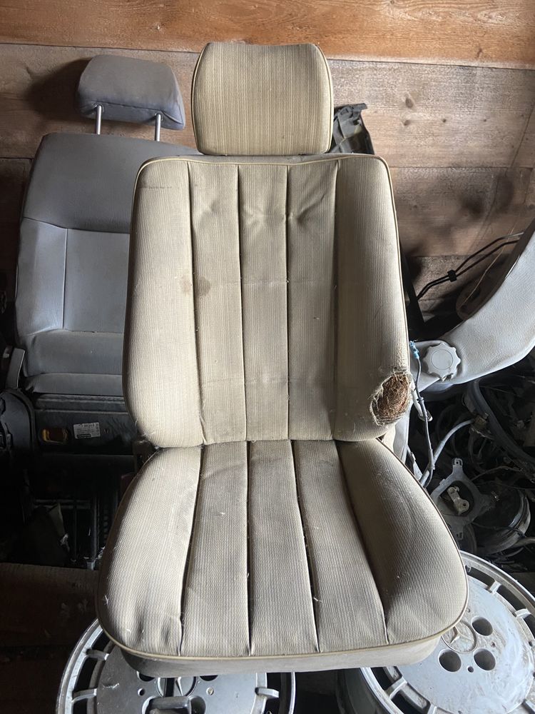 Fotele kierowcy pasażera mercedes w124