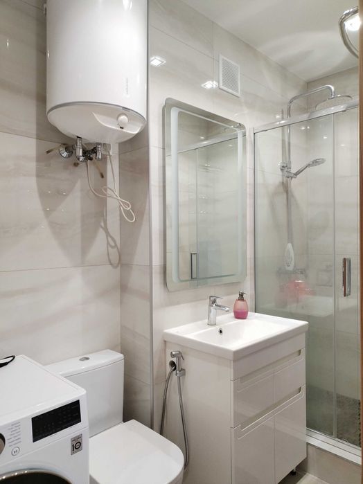 Стильний, розкішний будинок в с. Бездрик