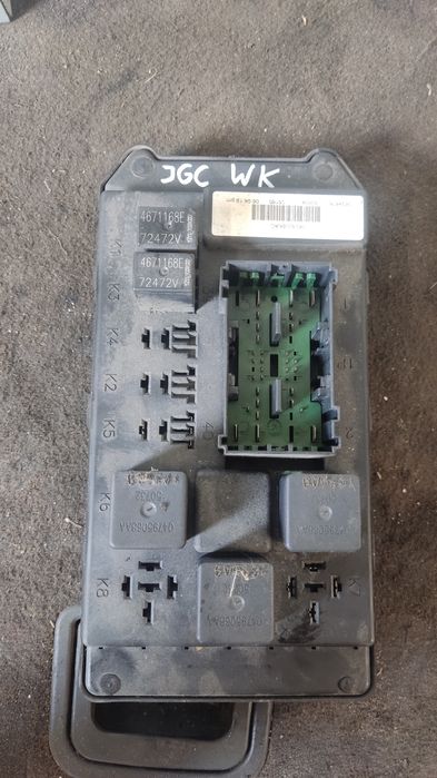 Skrzynka bezpieczników jeep grand Cherokee wk 06r 3.0 crd