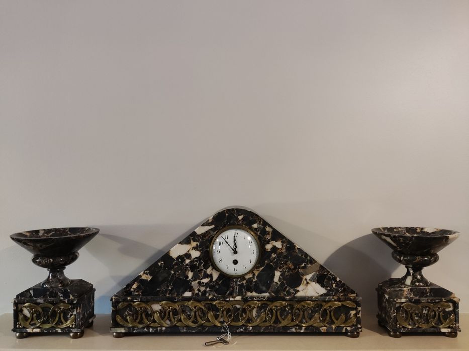 Conjunto grande relógio antigo de corda (arte deco) em pedra