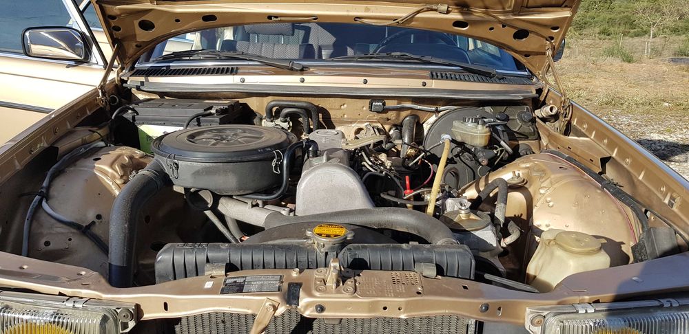 MERCEDES W123 240D 1983.