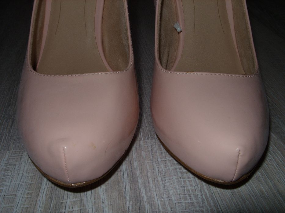 jak nowe cieliste szpilki Bershka 41 nude czółenka