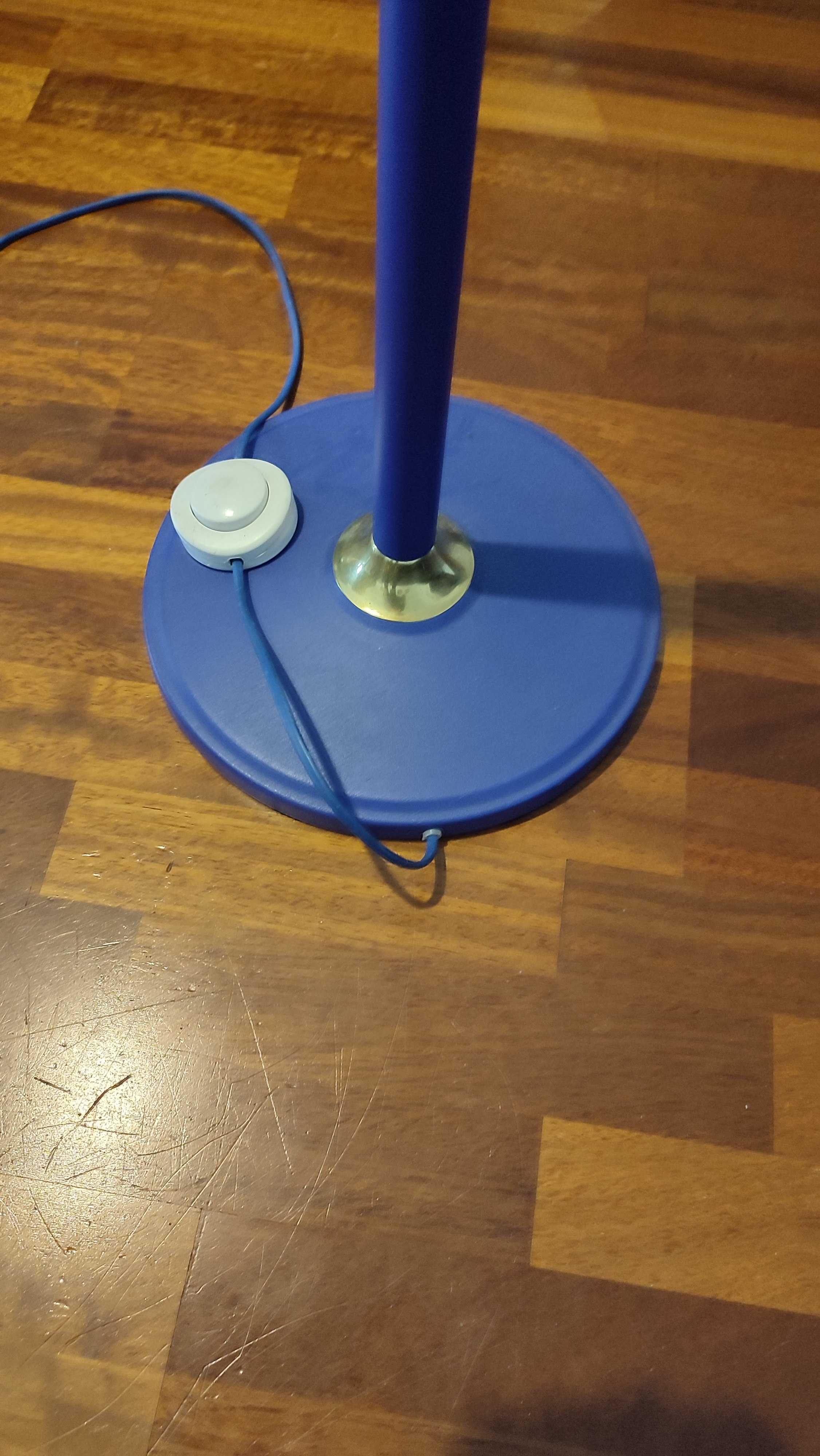 Lampa stojąca z abażurem