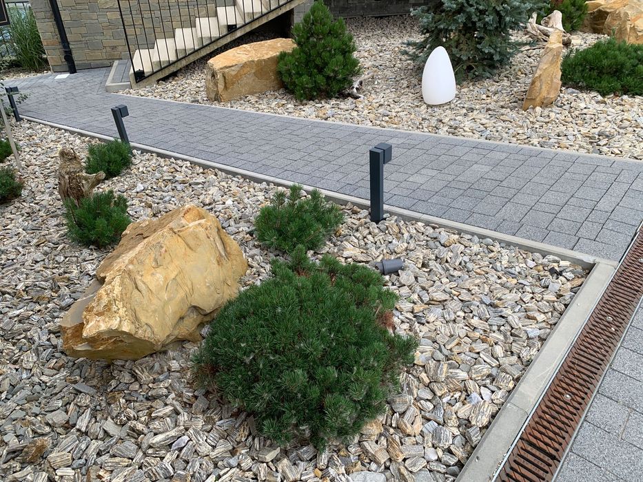 Kora kamienna gnejsowa, gruba, drobna, do gabionu