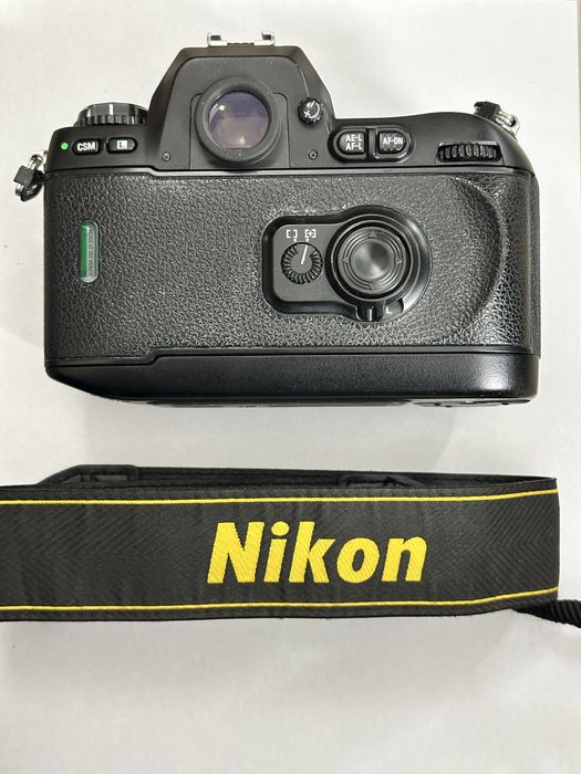 Nikon F100 . Nikon F100