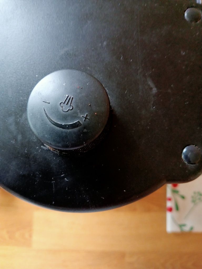 Ekspres do kawy kolbowy cisnieniowy DeLonghi Kaffe Veneto, wersja retr