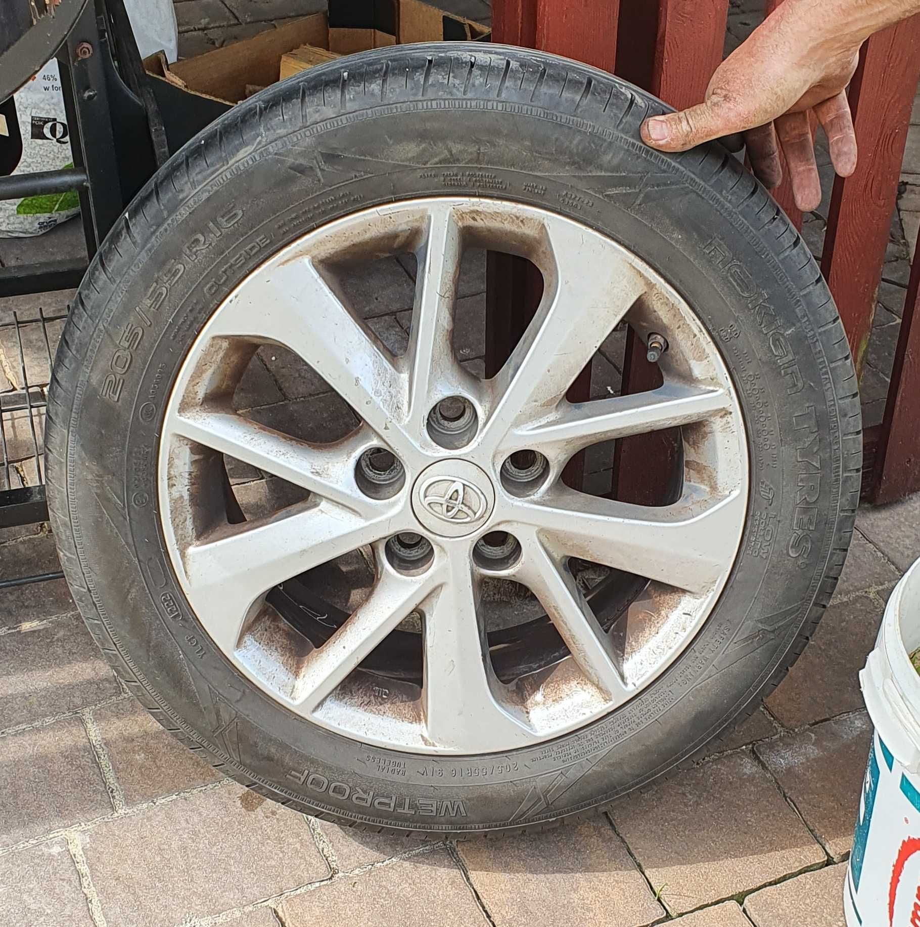 4x Alufelgi Toyota z czujnikami + Opony letnie Nokian 205/55R16