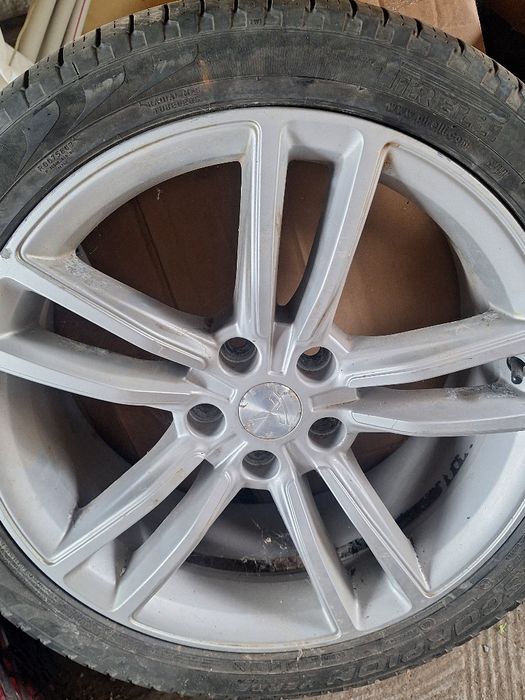 Продам запаску  з тесла 224/40 R 19