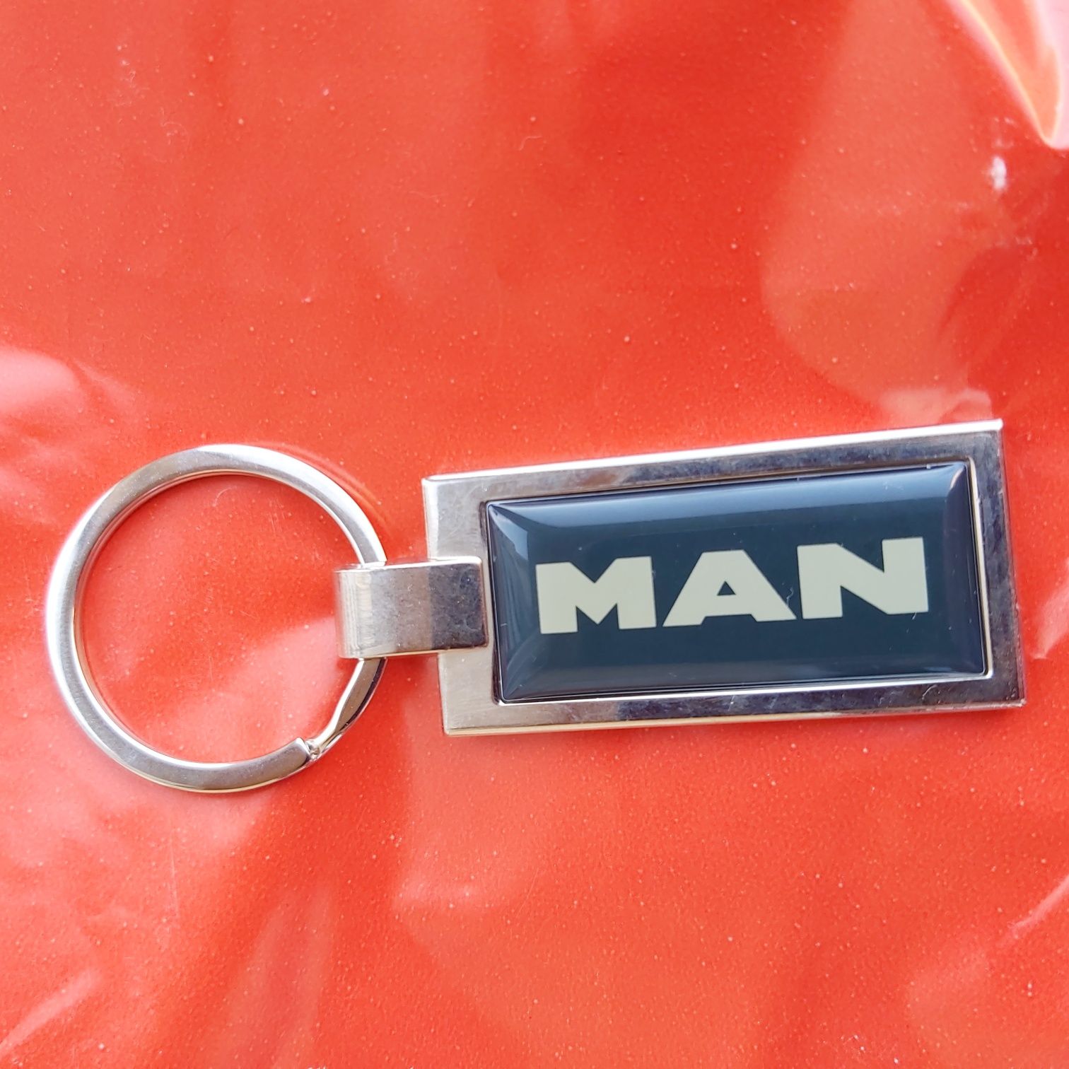 Брелок для ключів оригінал  MAN