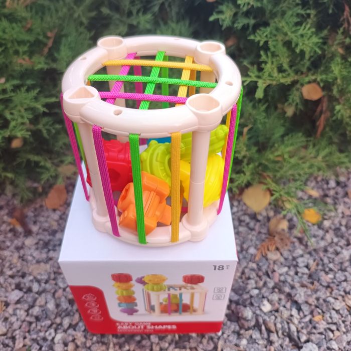 Куб логічний з резиночками 6 брязкалець,іграшка розвиваюча сортер