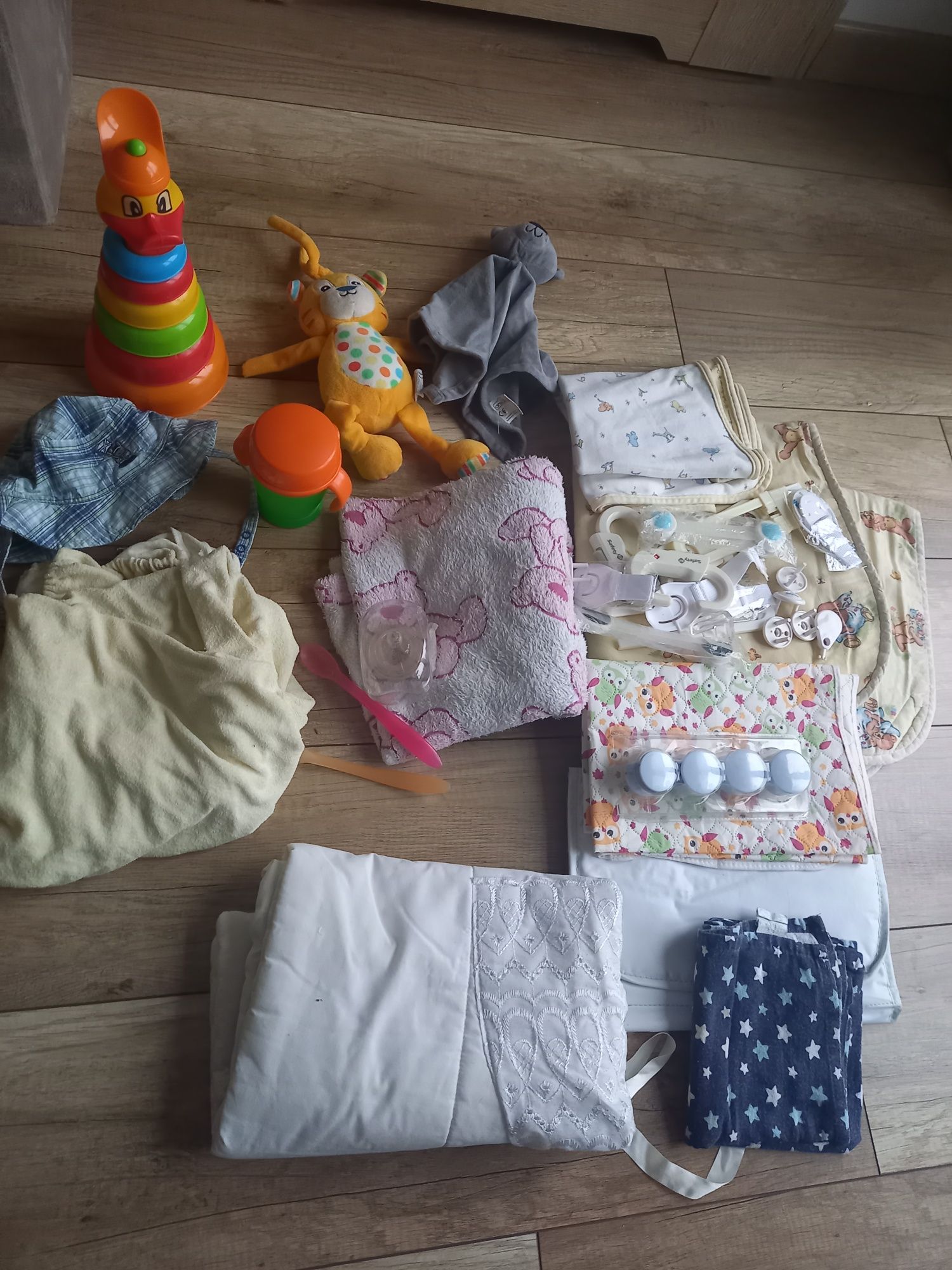 Wyprawka dla maluszka koce butelka zabezpieczenia mata do przewijania