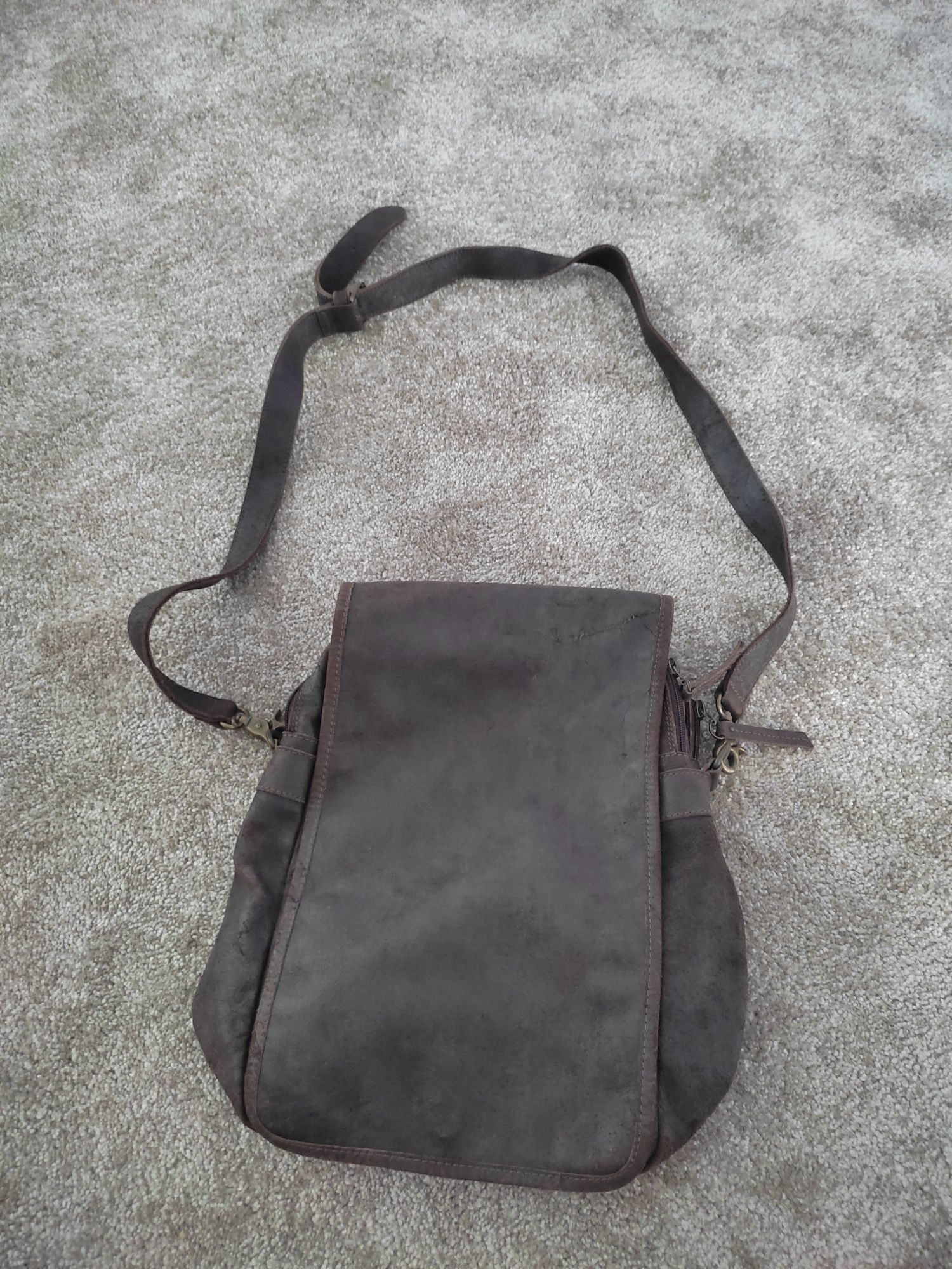 Bolsa tiracolo unisexo em pele
