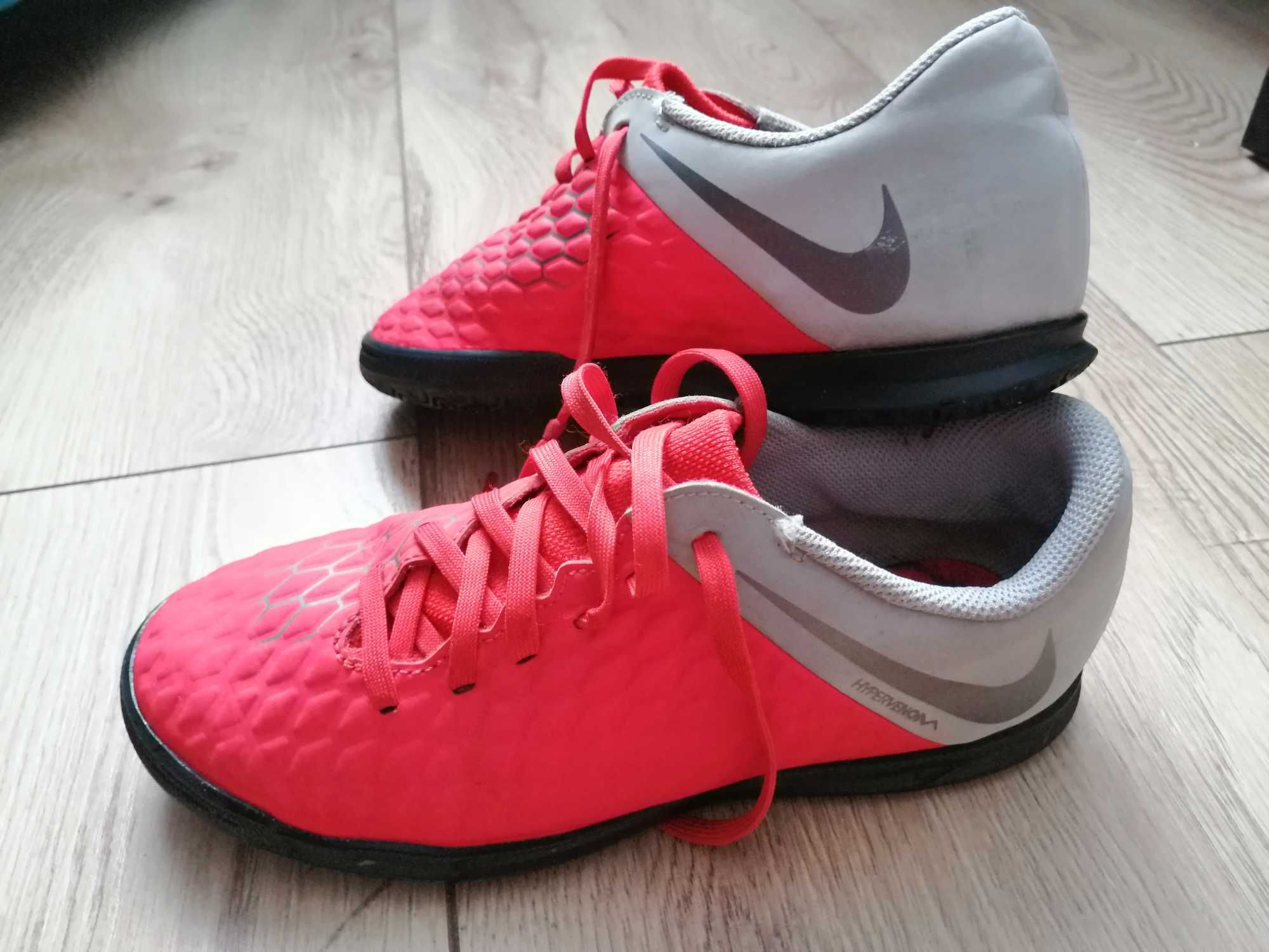 Sprzedam halówki Nike r. 36,5
