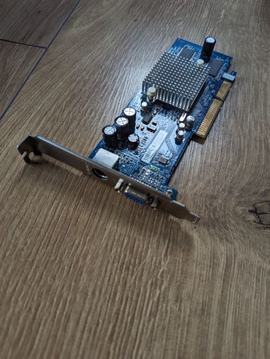 Karta graficzna ATI Radeon 9550. 128MB TV out