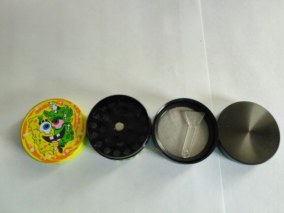 Młynek do suszu konopii grinder crusher Spongebob marichuana