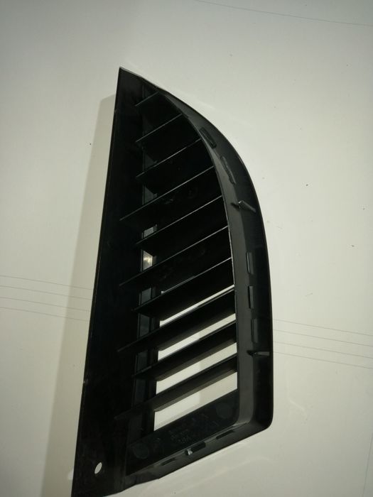 Решетка в бампер передний, правая Mitsubishi Lancer 9 (Лансер)