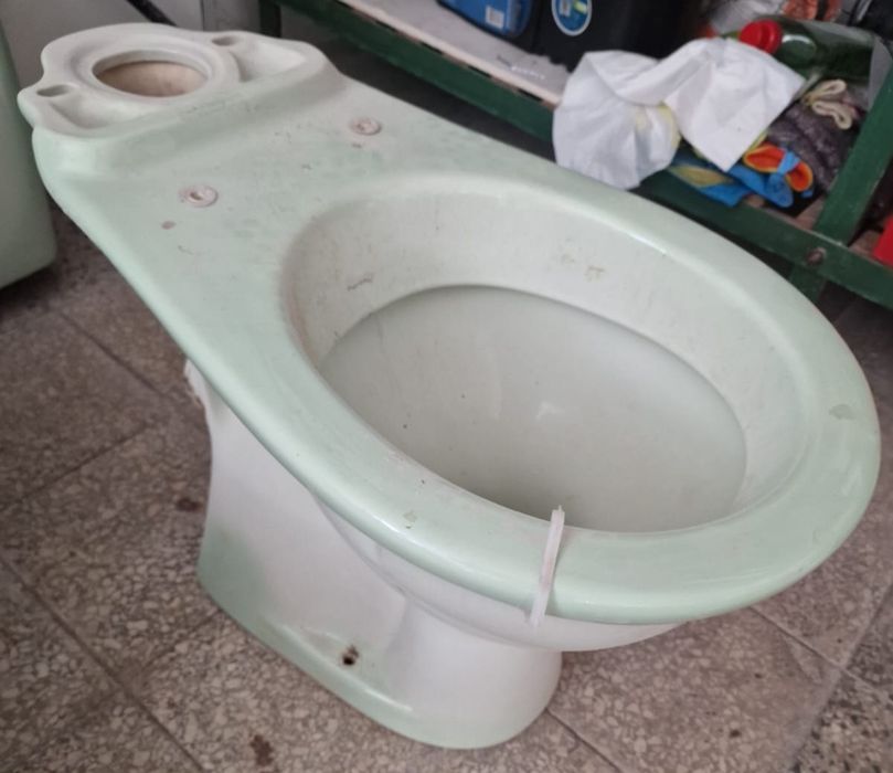 Toaleta kompletna ze spłuczką ceramiczna