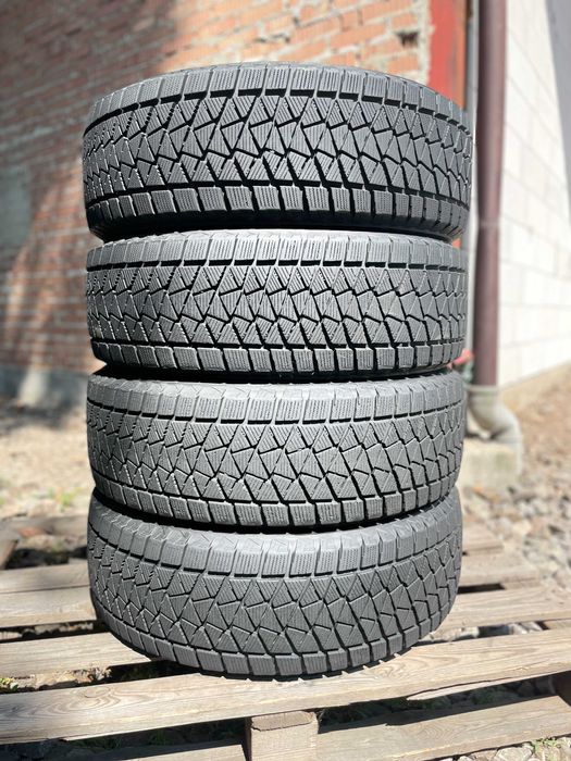 225/65 R17 BRIDGESTONE BLIZZAK DM-V2(8-9мм 95%)  205 205 235 45 50 60