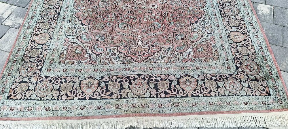 Jedwabny dywan tkany ręcznie 229 x 155 cm perski jedwab