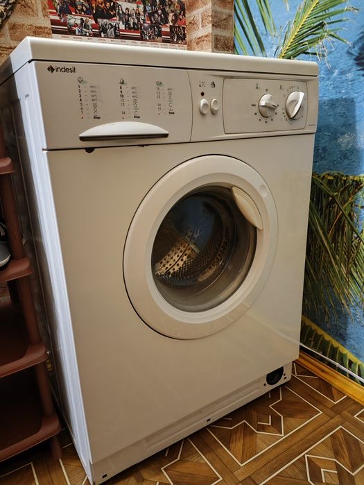 Стиральная машинка indesit