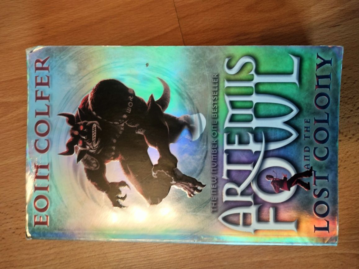 Eoin colfer Artemis fowl and the list colony