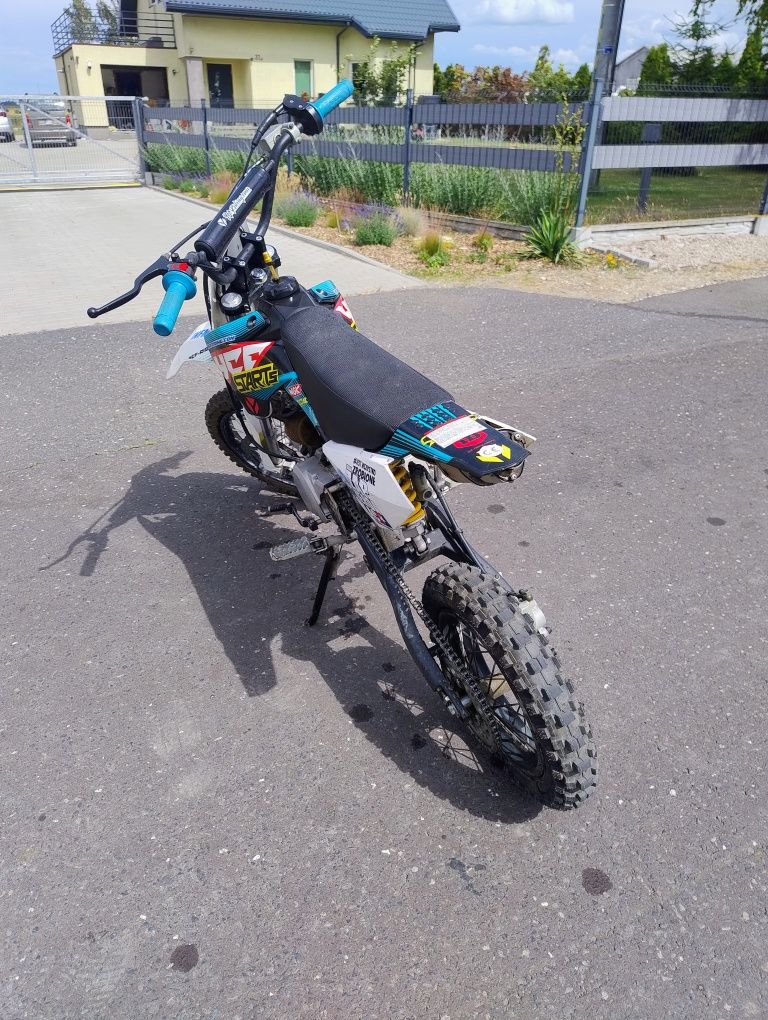 Ycf 125 start + kask