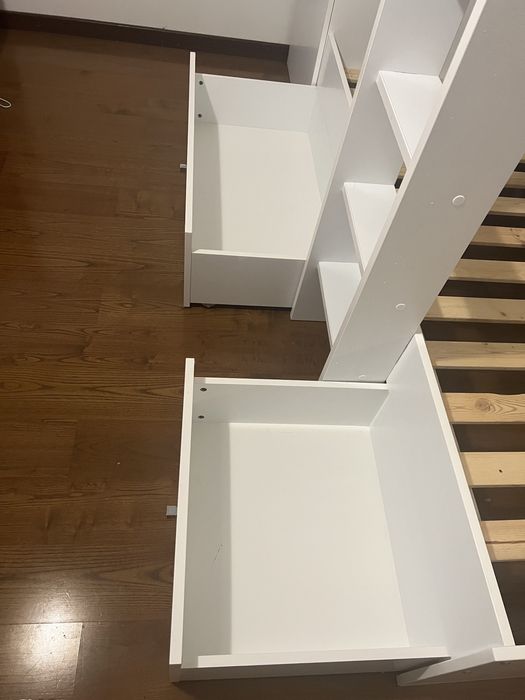 Beliche com roupeiro e gavetas