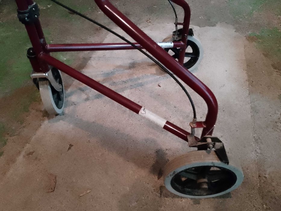 Продам ходунки Ролатор для взрослых.