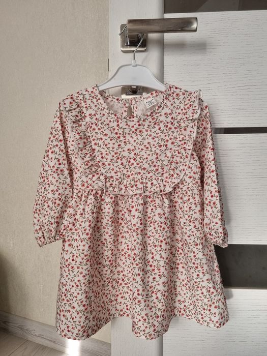 Продам сукню у розмірі 12-18міс.