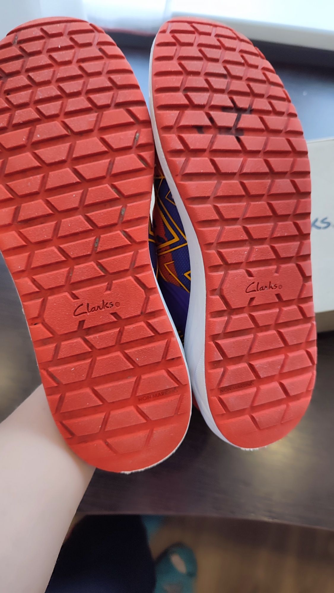 Продам кросівки Clarks на хлопчика