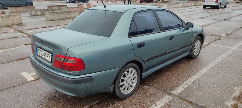 Мицубиси Каризма 2003г  1.6 газ/бенз