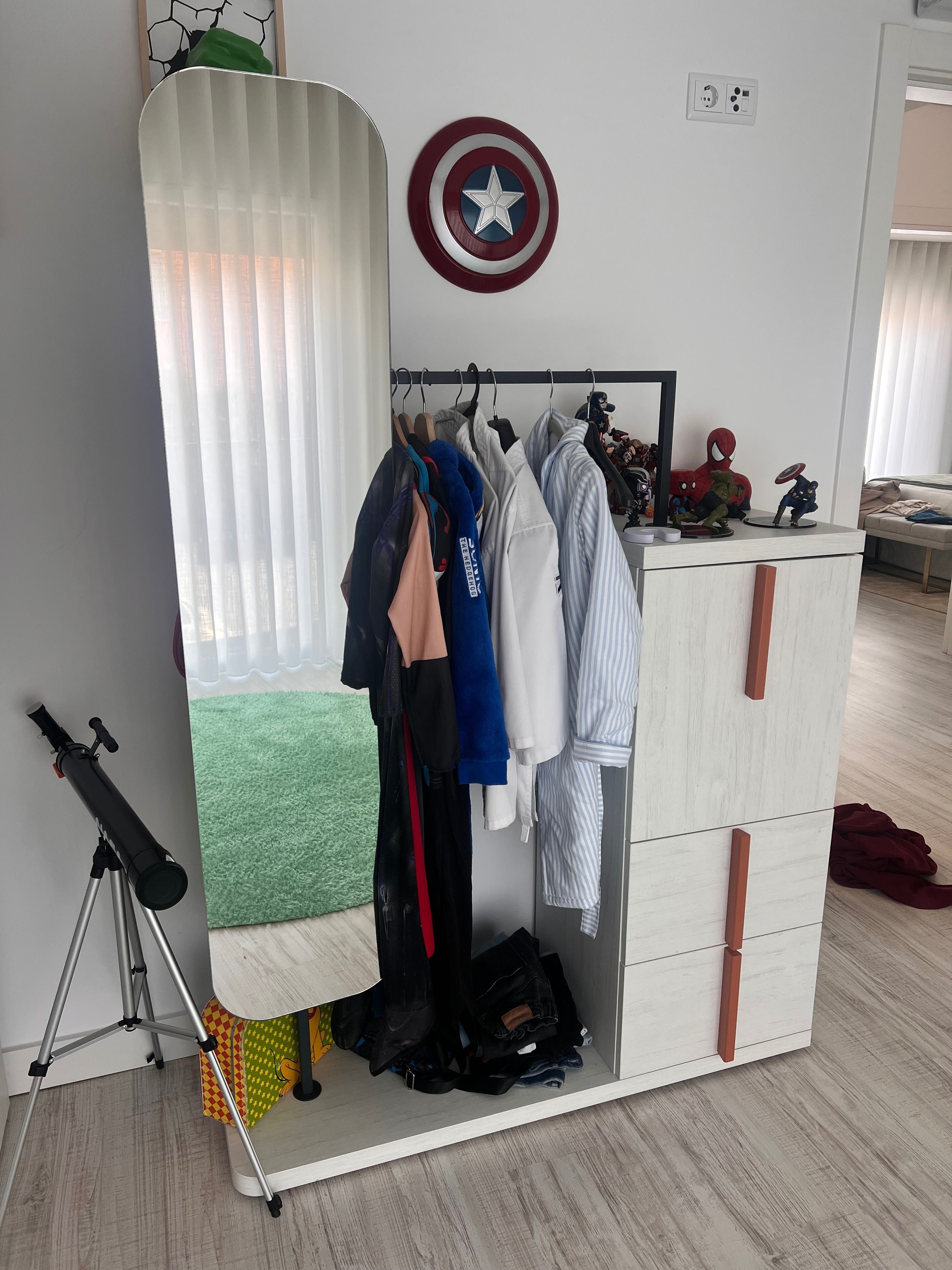 Quarto criança completo (cama dupla, espelho, 2 prateleiras, arca)