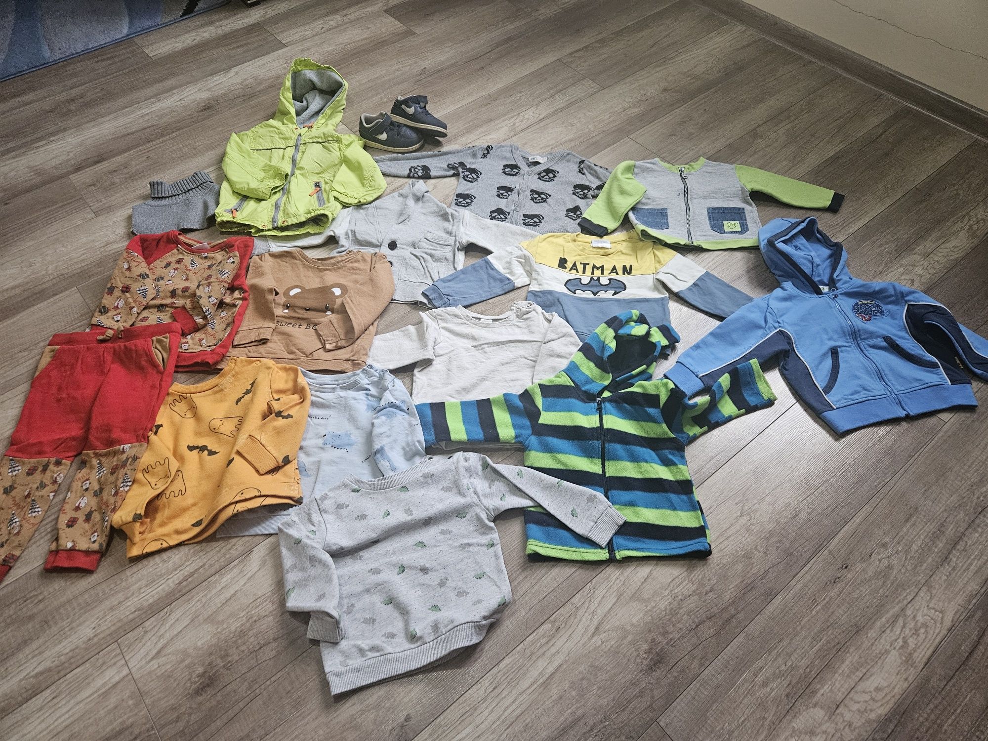 Paka ubrań bluzy sweter kurtka oraz buty nike  86/92