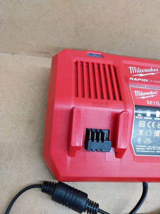 Milwaukee M18 DFC Szybka Ładowarka Baterii Akumulatorów Orginalna