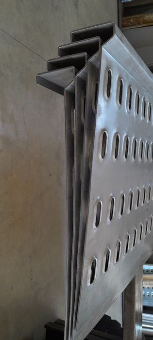 Panel z profilem bocznym typu lohr