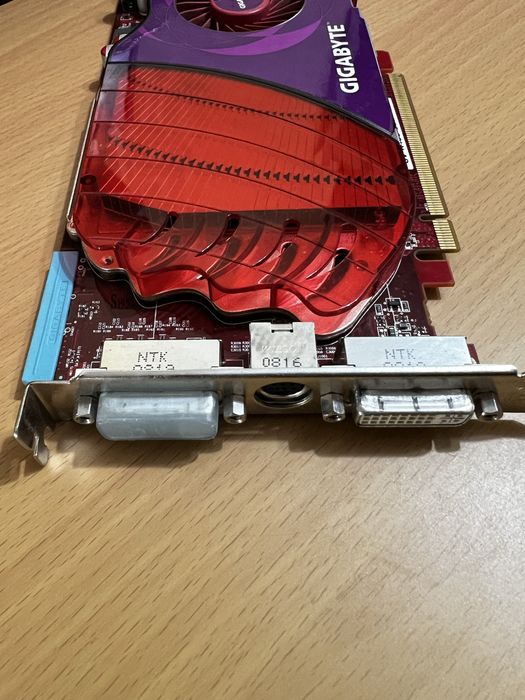 Відеокарта Gigabyte HD 4850 у дуже гарному стані