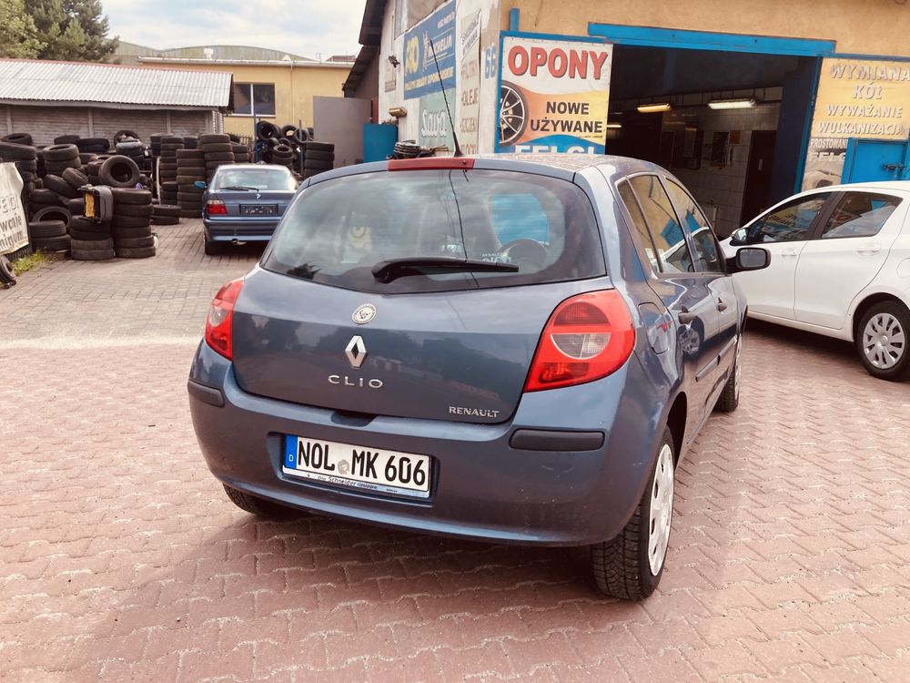 Sprzedam ładne clio rok 2006 poj 1.2 klima przeb 151 tys