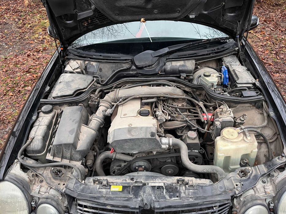 Mercedes E200 (W210) 2.0 л, газ/бензин, автомат