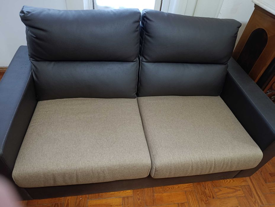 Sofá 2 lugares - muito confortável e em excelente estado