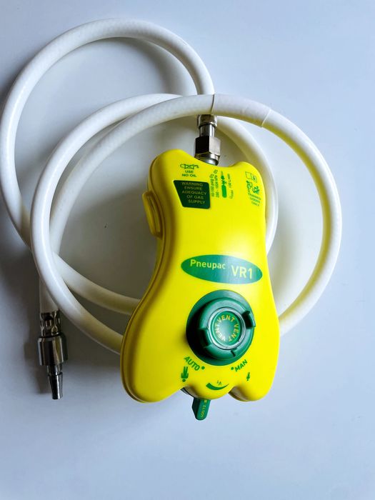 Respirator przenośny Smiths pneupac VR 1 -na motor, ATV, patrol pieszy