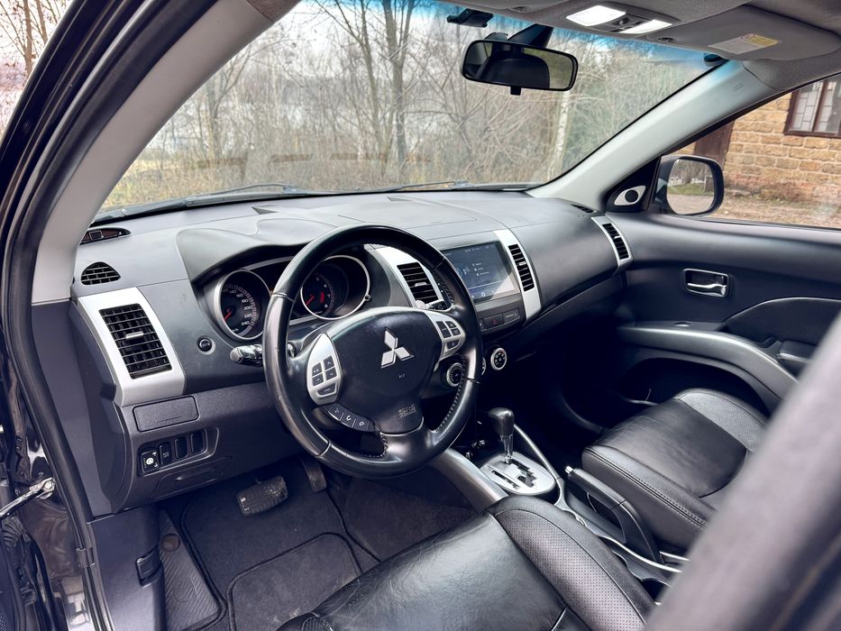 Продам Mitsubishi Outlander XL