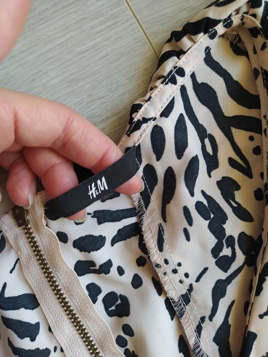 Sukienka kremowa we wzory