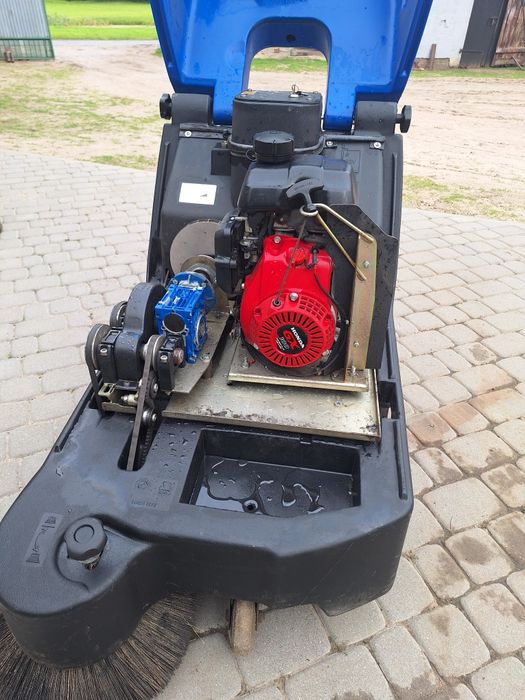 Zamiatarka spalinowa