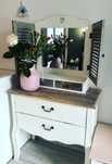 Toaletka w stylu shabby shic