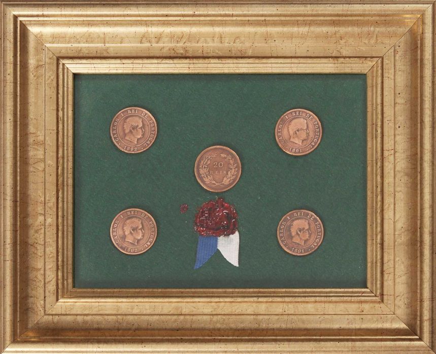 Moldura com Moedas Antigas