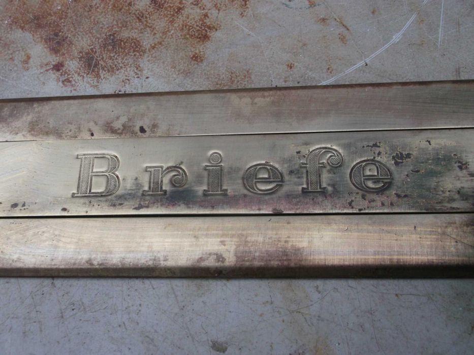 przedwojenny szyld na listy i dzwonek