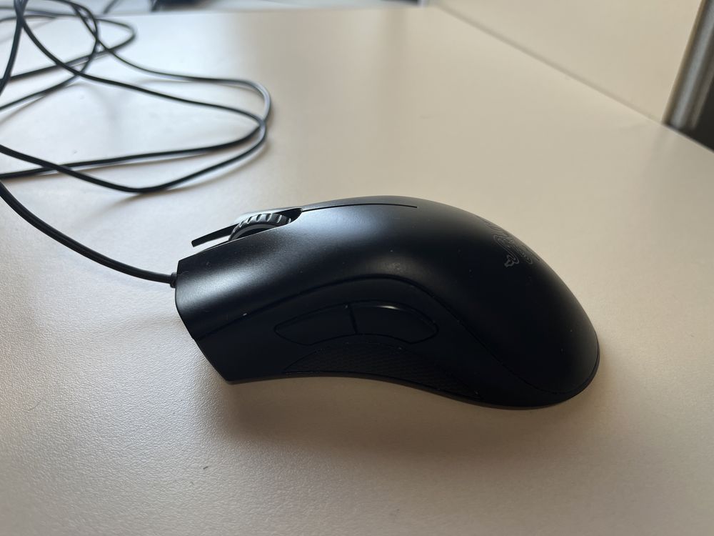 Продам ігрову мишу Razer Deathadder essential