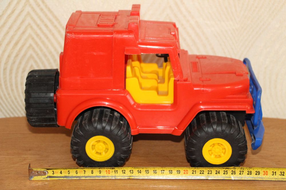 Машинка джип большая