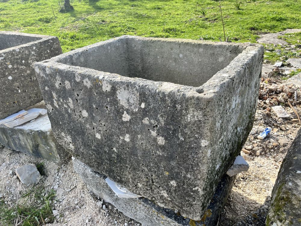 Pias em pedra feitas a mão