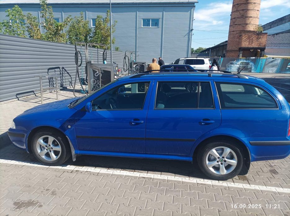 Skoda Octavia Tour(FL) MPI MT 1,6 газ--бензин